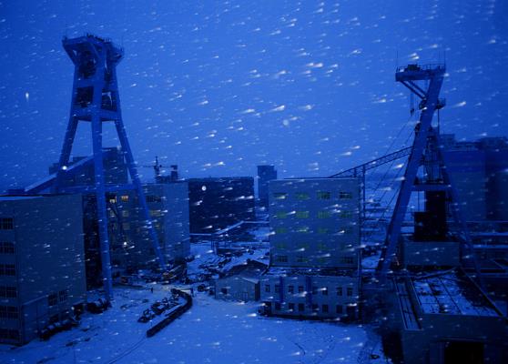 顶风冒雪
