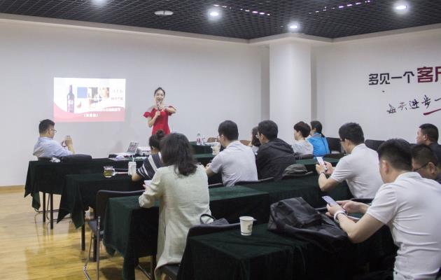 爱心公益换货节淮南站在淮南家乐福楼，翰学教育综合时代广场四平台每周五举办。为企业商家提供交流，展示商家产品，服务商家。
