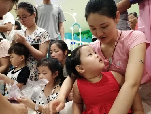 绘智美术携手孩子王举行亲子活动，淮南校区
