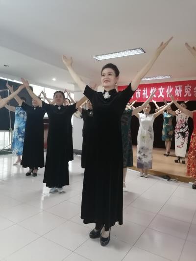 淮南市礼仪文化研究会开展（婚姻有道）公益大讲堂今天开讲