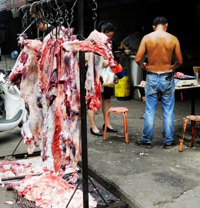 《肉摊》