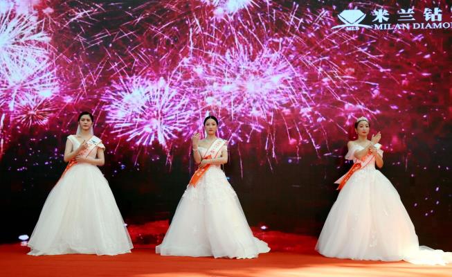 2018市文博会婚纱走秀