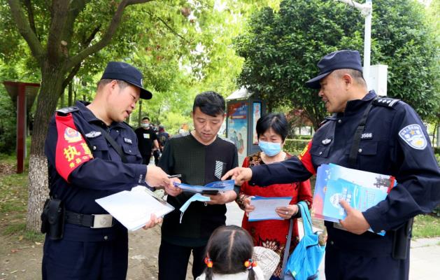 寿县公安局深入基层一线《传递正能量、为民办实事》