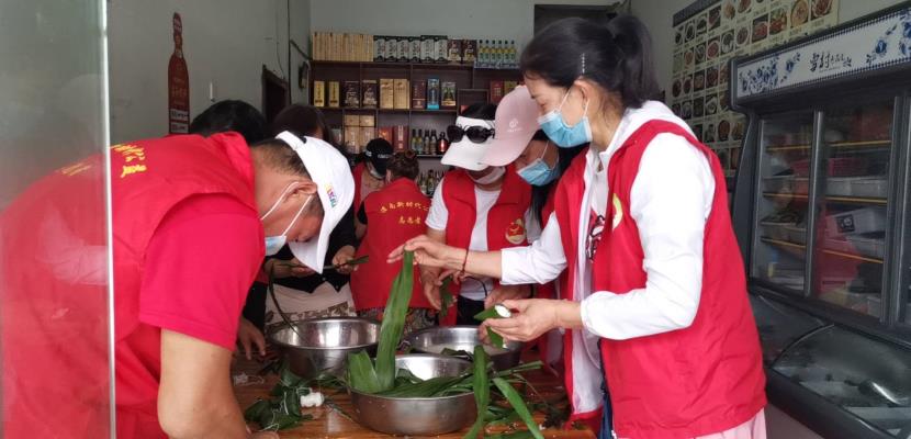 敬老情长，粽子飘香。关爱孤寡贫困老人我们在行动 大通区宣传部.文明办.区妇联.淮南市新时代公益志愿者联合会活动花絮