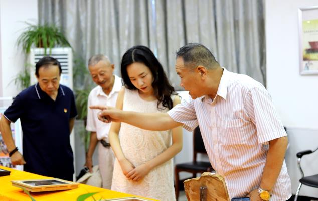 庆祝中国共产党成立105周年淮滨街道淮河路社区举办张华君的作品展