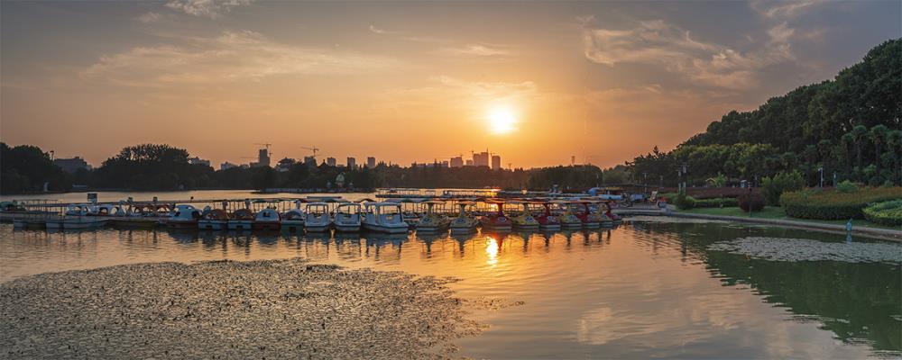 龙湖夕照