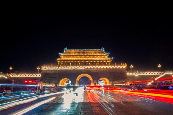 中秋明月照古城，安居乐业丰收年。