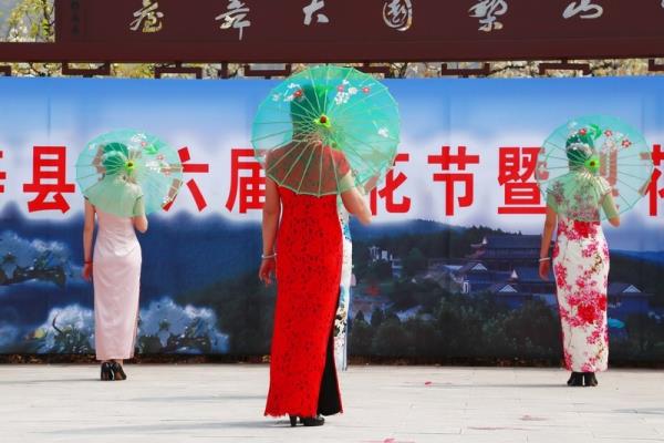 穿越时光的诱惑——寿县民间旗袍秀