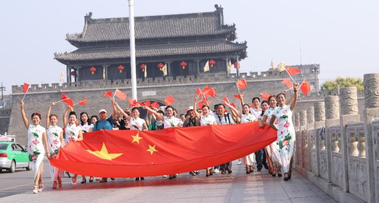 淮南图片网为国齐欢唱//胡凤茹