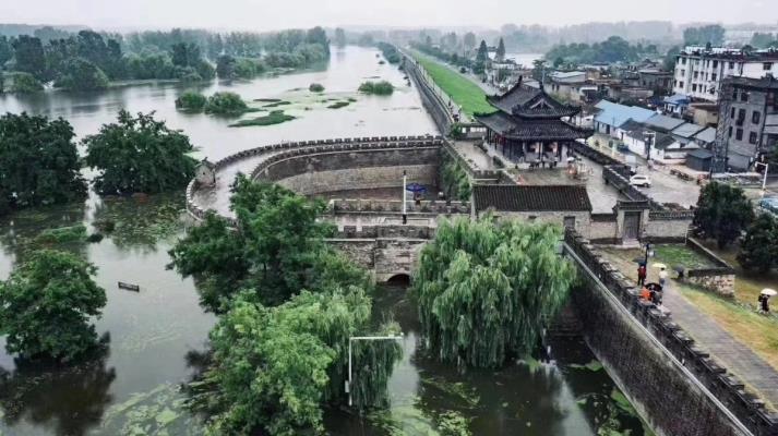 胡凤茹《从洪水中打捞只言片语》（组诗）