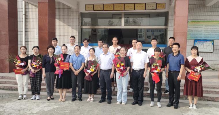 张孝成徐礼国赴贫困地区行蓄洪区学校看望慰问教育工作者