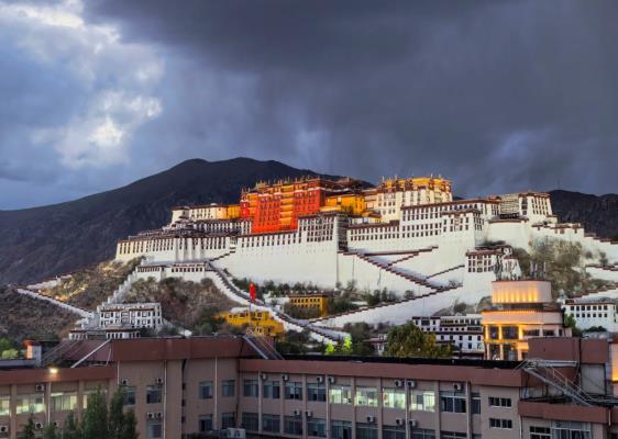 七绝·布达拉宫