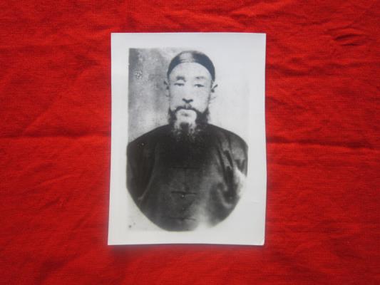 人物纪实：  辛亥无余子 申江泣故人
