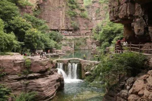 游记散文：“无限青山行欲尽”