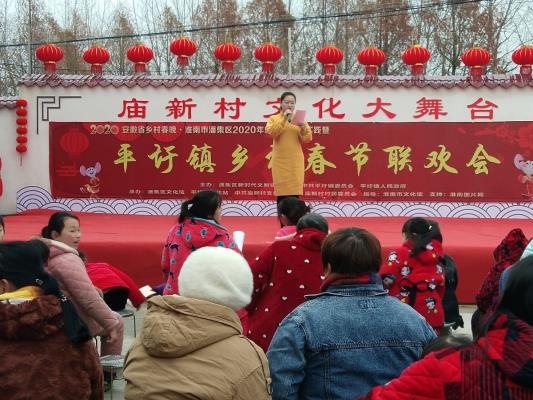 脱贫致富好心情，农民春晚展精神