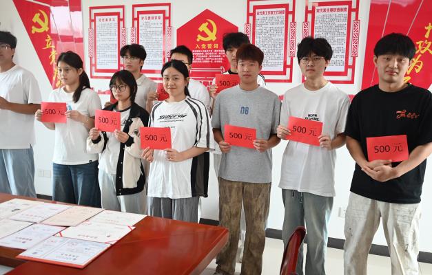 寿县炎刘镇：举行磨湾村2026年新考入大学生奖励集中发放仪式
