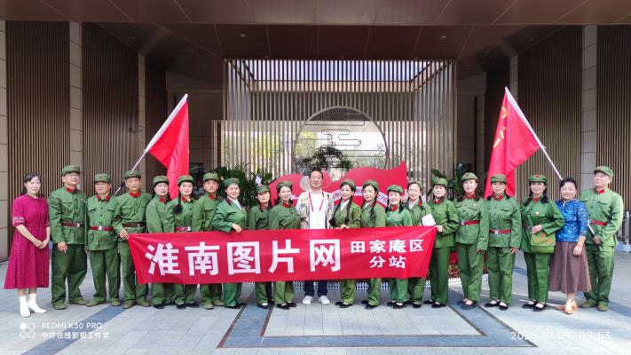 图片网军旅艺术团《绿色军衣》全票晋级