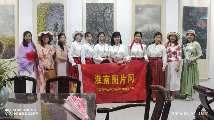 淮南1952广场休闲旗袍秀