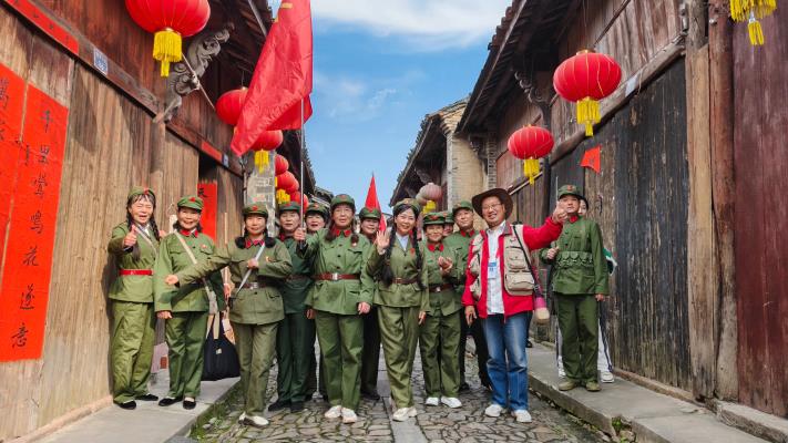 淮南《绿色军衣》团队走进六安老区