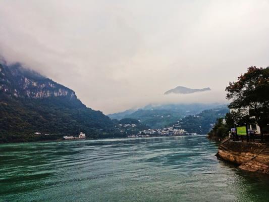 手机随拍金秋湖北户助行赏山峡人家秋景