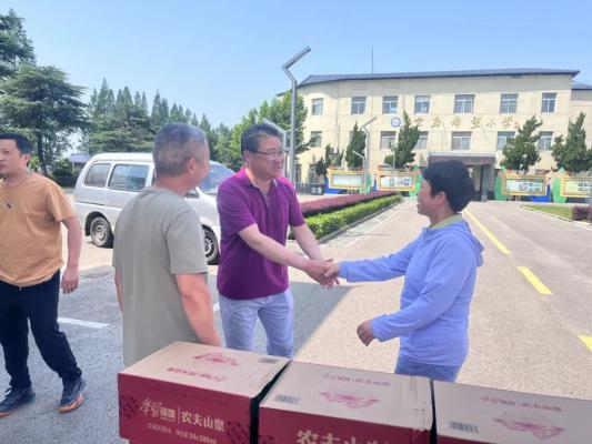 夏日送清凉 关爱润童心