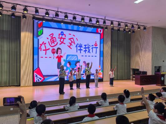 校园普法护航成长
