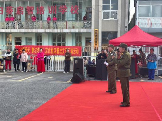 法治阳光照童心 文艺汇演润成长