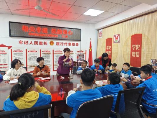 指间非遗 纸韵童心 ——田家庵区朝阳华声苑社区关工委开展未成年人剪纸活动