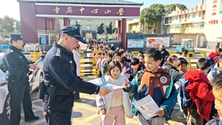 曹庵镇关工委联合派出所进校园 筑牢青少年反诈“防火墙”