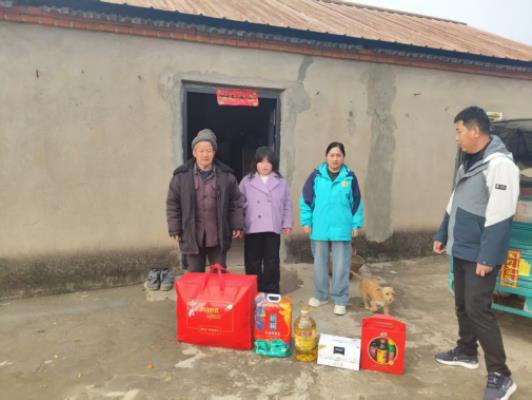 情暖新春 爱润童心——安徽省淮南市田家庵区曹庵镇曹庵村关工委开展困境女童慰问活动