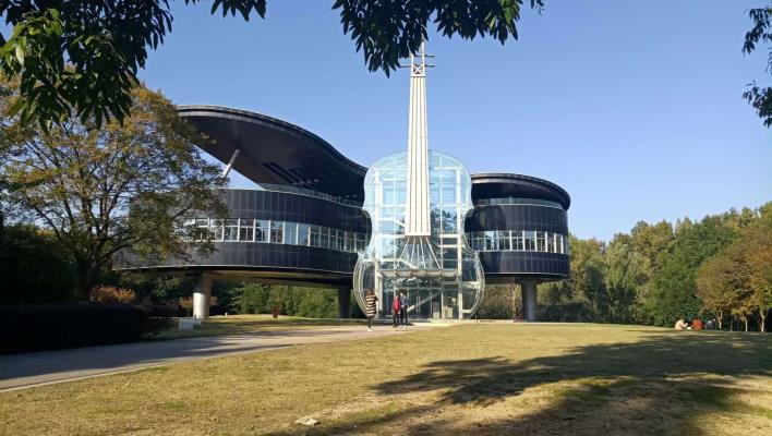 淮南标志性建筑~两琴相悦