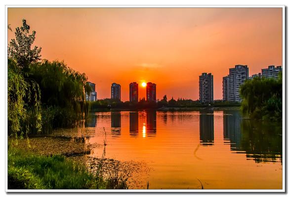 夕阳西下的龙泉