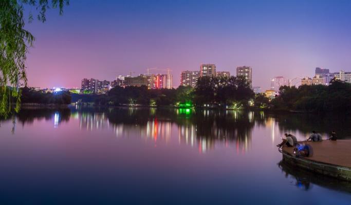 龙湖夜色