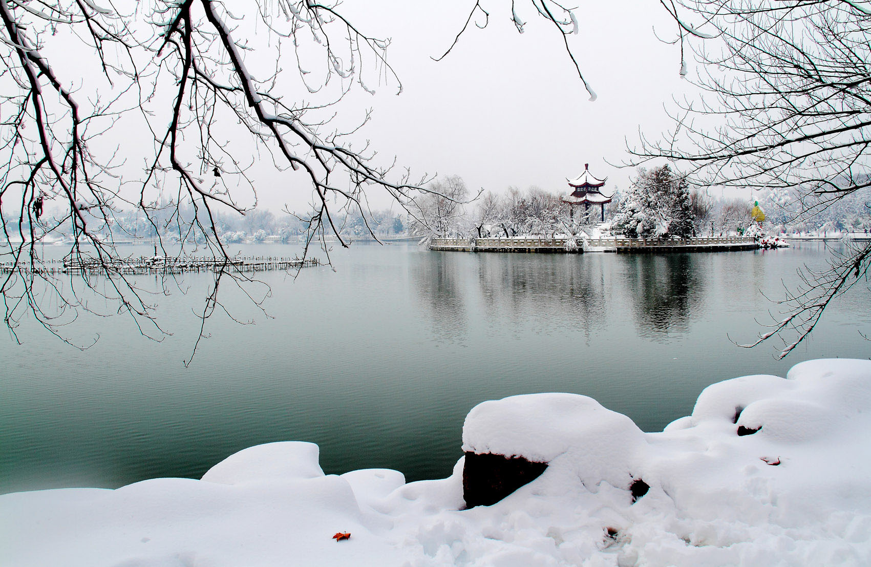 雪中龙湖更妩媚-小图.jpg