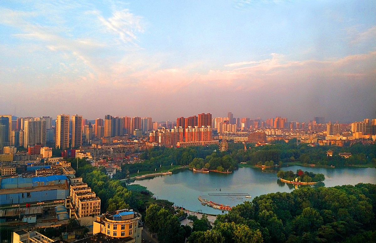 夕照龙湖.jpg