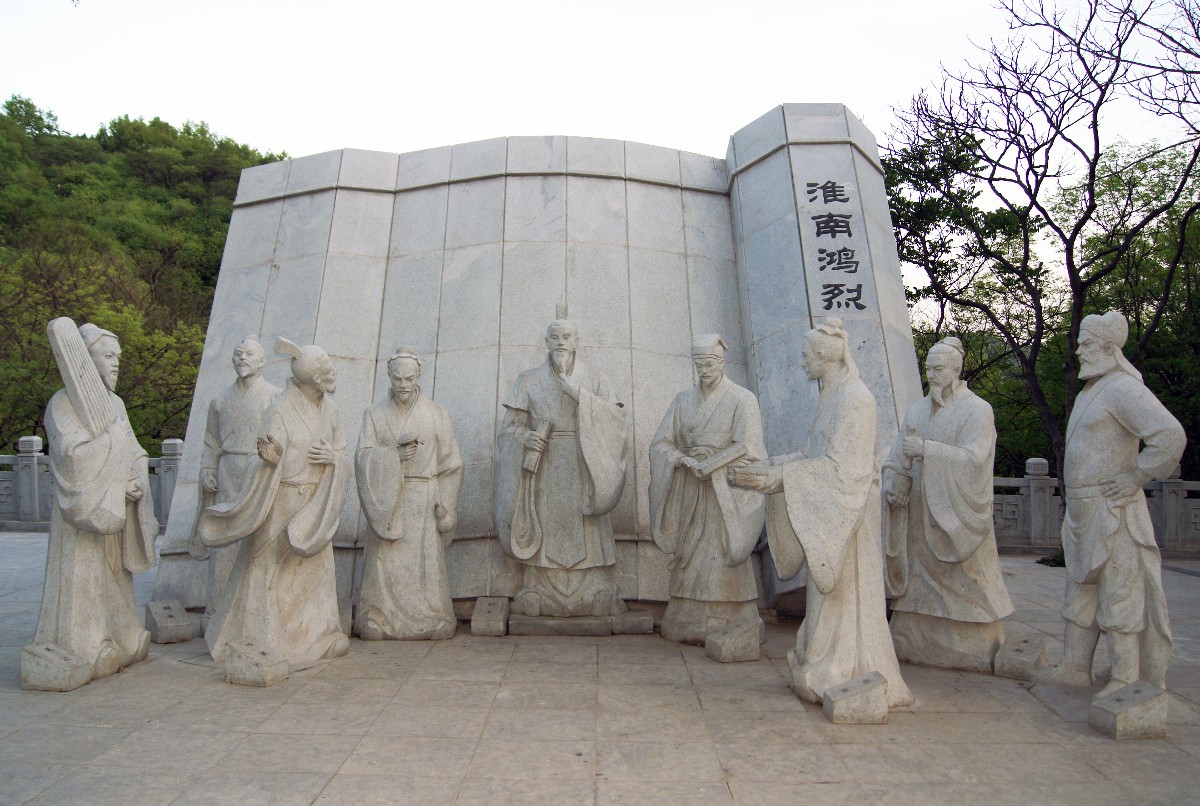 3八公塑像.JPG 3八公塑像.JPG