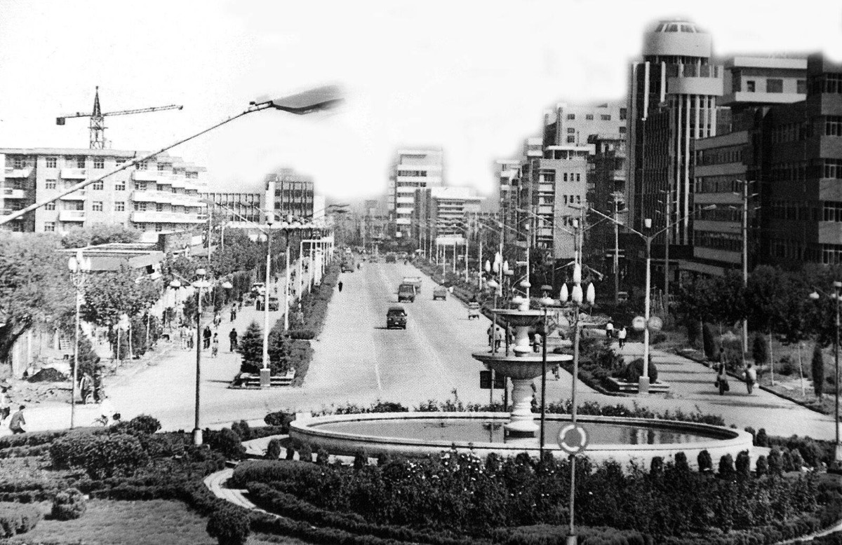9龙湖路与朝阳路交叉大转盘.jpg