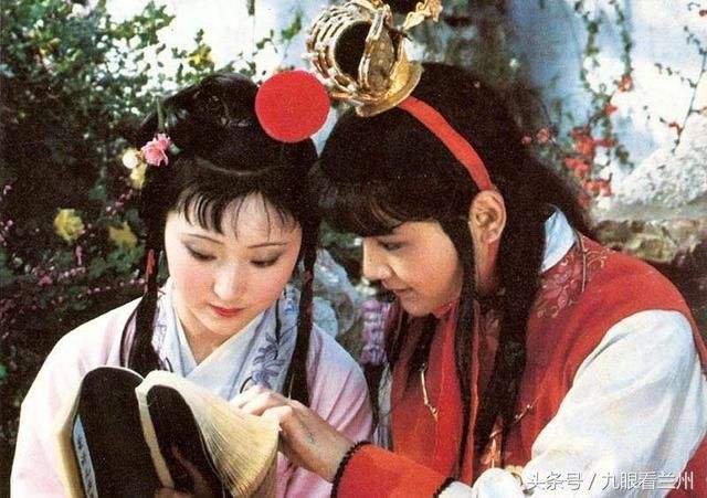 30红楼梦-欧阳奋强饰演的贾宝玉和陈晓旭饰演的林黛玉.jpg 30红楼梦-欧阳奋强饰演的贾宝玉和陈晓旭饰演的林黛玉.jpg