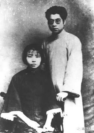 1927年夏明翰与夫人郑益键在汉合影.jpg 1927年夏明翰与夫人郑益键在汉合影.jpg