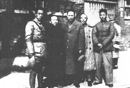 1938年1月,新四军叶挺、项英、张云逸、曾山、傅秋涛在汉口新四军军部合影.jpg 1938年1月,新四军叶挺、项英、张云逸、曾山、傅秋涛在汉口新四军军部合影.jpg