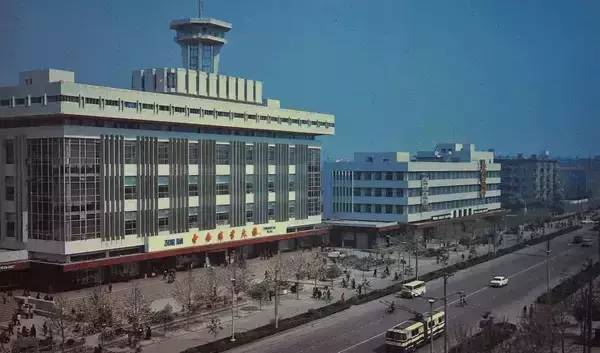 1985年开业的中南商业大楼.jpg 1985年开业的中南商业大楼.jpg
