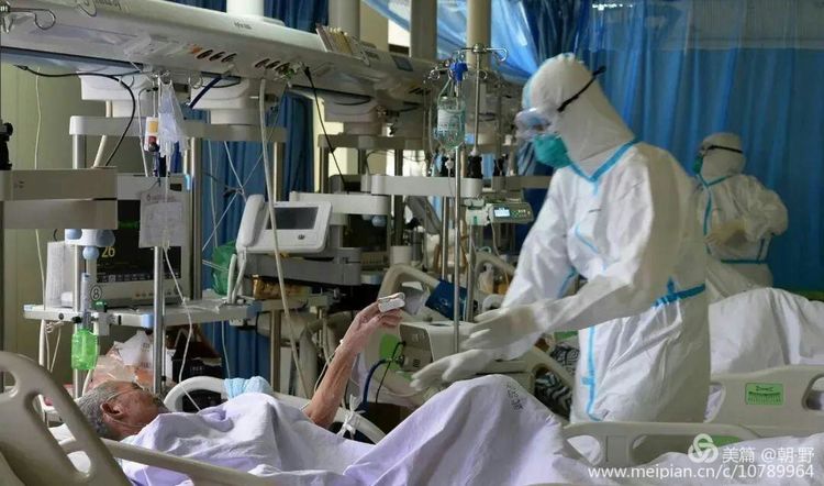 2020医护人员在病房.jpg