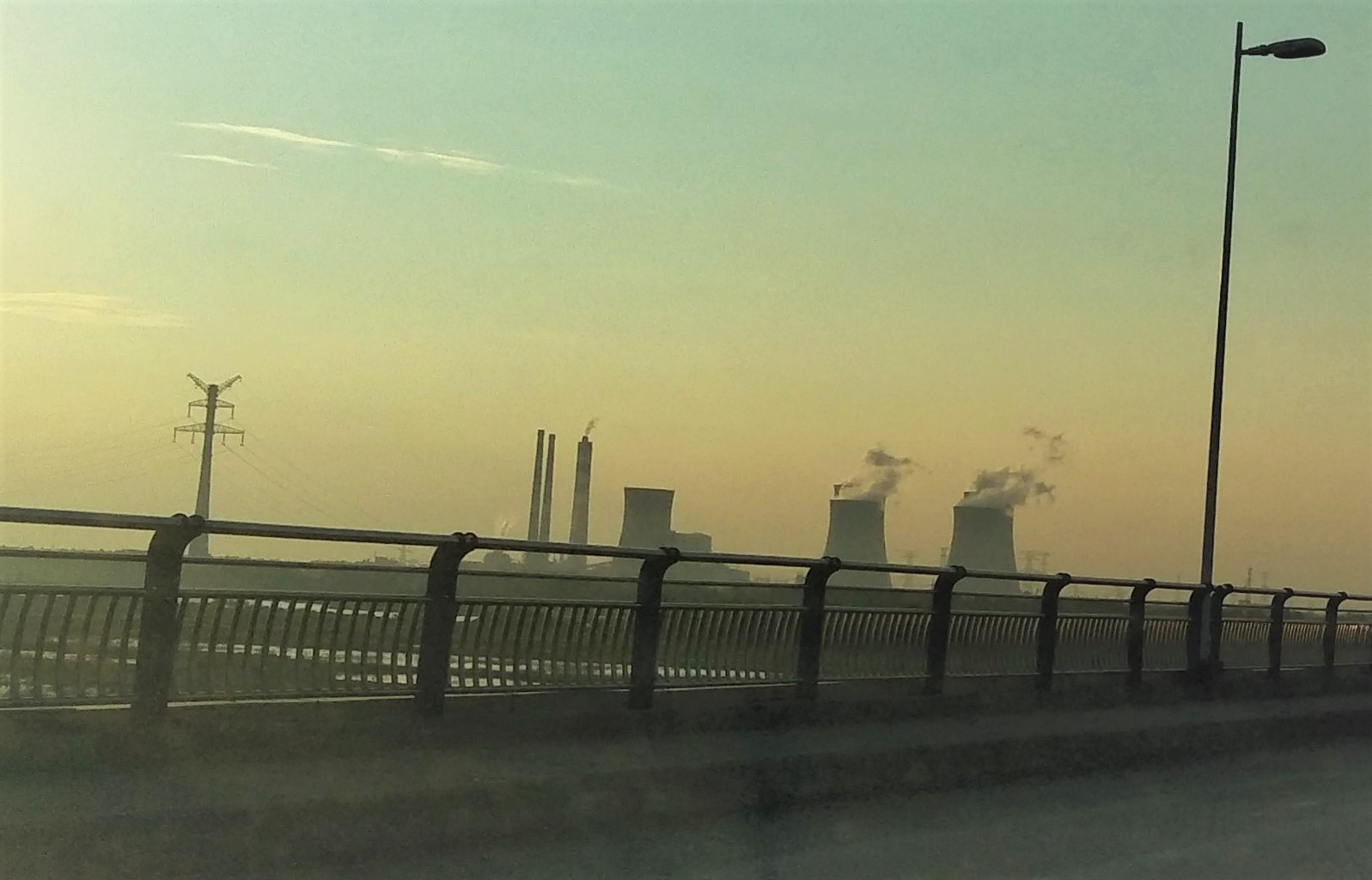 夕阳下的平圩电厂.jpg