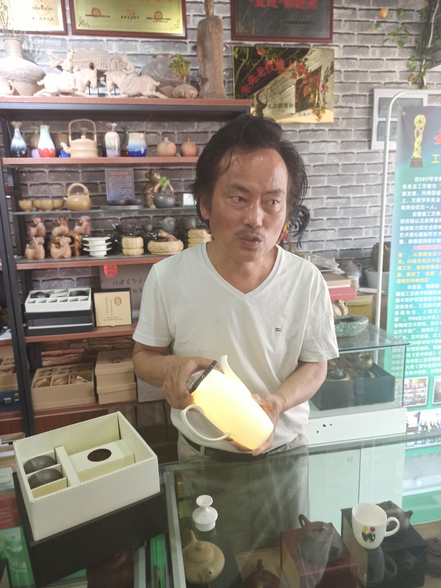 16介绍郁金香茶具.jpg