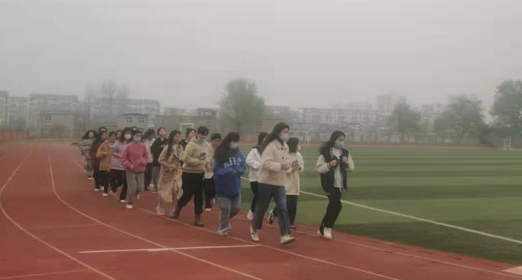 滞留学生晨跑锻炼.jpg 滞留学生晨跑锻炼.jpg