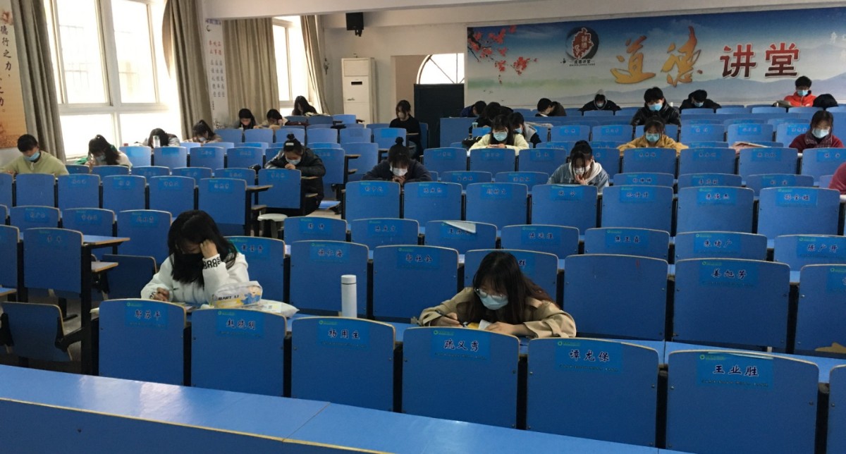 滞留学生学习.jpg 滞留学生学习.jpg