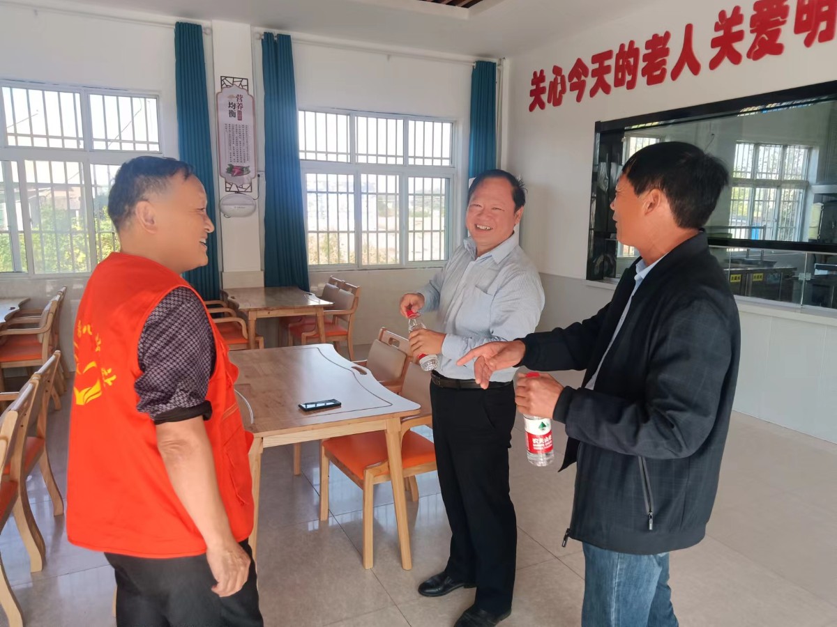 与院方交流.jpg 与院方交流.jpg