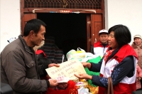 淮南红十字会自愿者献爱心