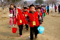 学雷锋见行动