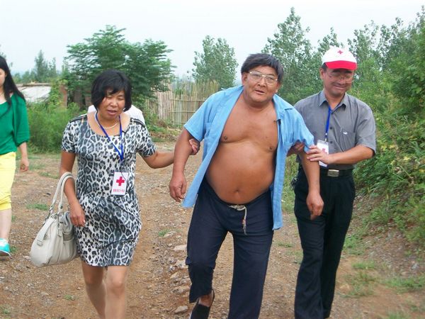 谢傻子康复出院----淮南市红十字会组织志愿者再探谢老亲历不一样的感动